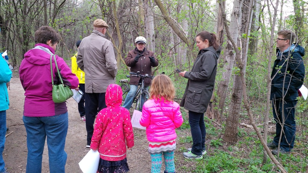 Photo of 2016 Walk on the Wild Side of Waterloo Park conversation among participants